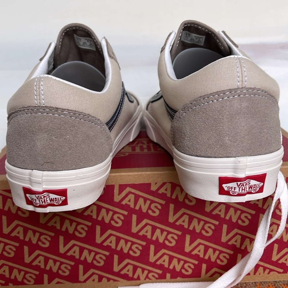 Vans WMNS Old Skool Earth Tones Moon Rock
VN0007NTCH8
Sneakers - Picture 5 of 16